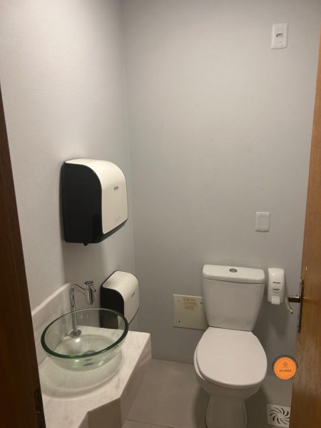 Prédio Comercial com 2 quartos, 3 banheiros e 364m² à venda no bairro Centro, Pelotas