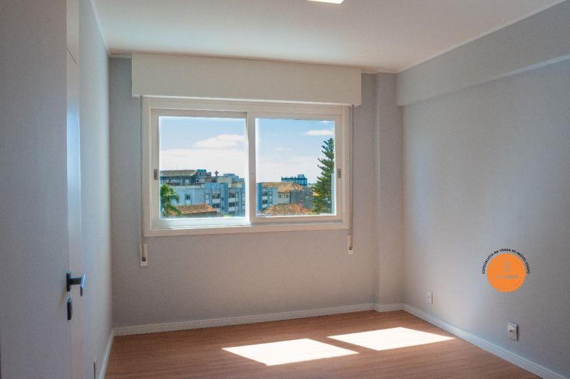 Apartamento com 3 quartos, 2 banheiros e 111m² à venda no bairro Centro, Pelotas