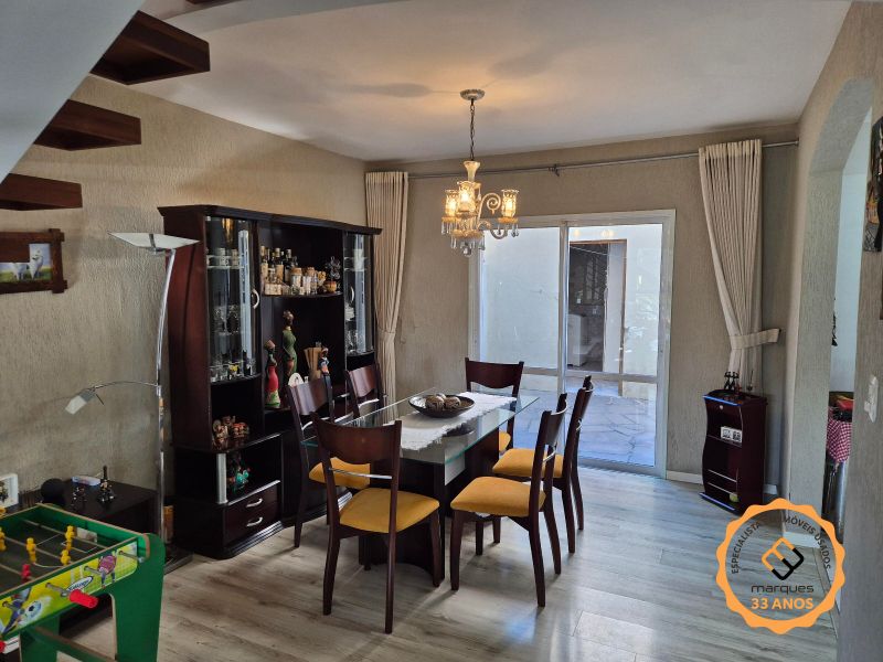 Casa com 4 quartos, 2 banheiros e 288m² à venda no bairro Três Vendas, Pelotas