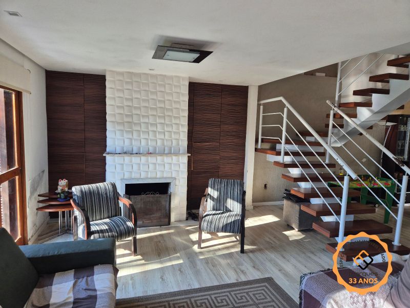 Casa com 4 quartos, 2 banheiros e 288m² à venda no bairro Três Vendas, Pelotas