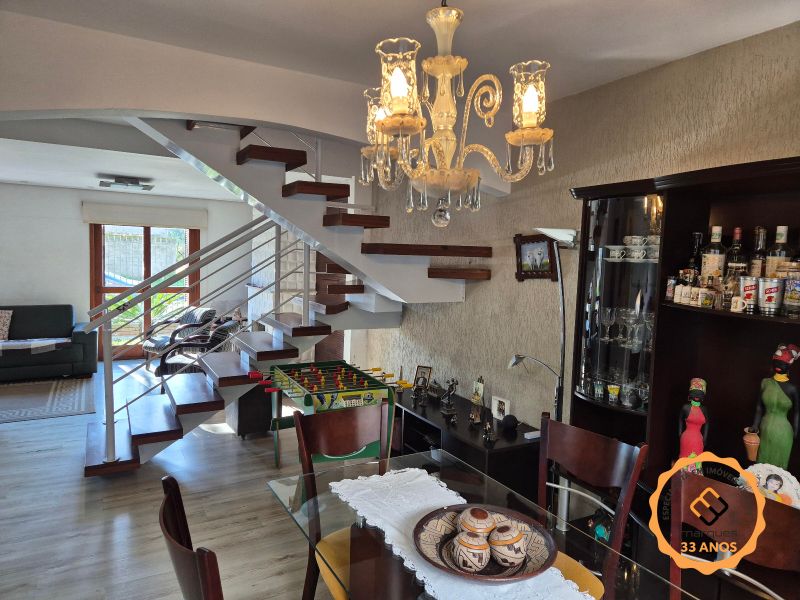 Casa com 4 quartos, 2 banheiros e 288m² à venda no bairro Três Vendas, Pelotas