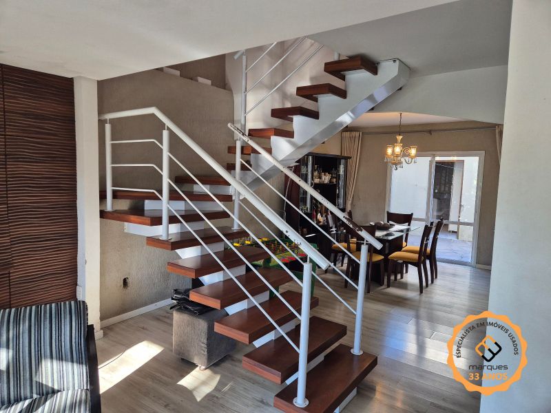 Casa com 4 quartos, 2 banheiros e 288m² à venda no bairro Três Vendas, Pelotas