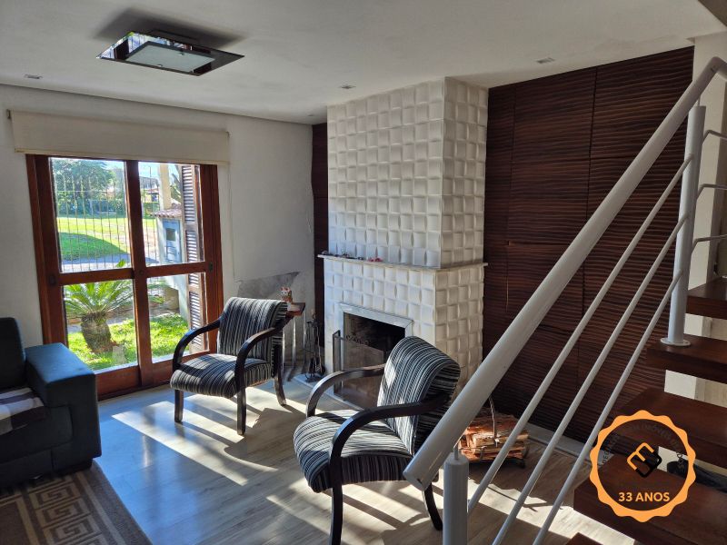 Casa com 4 quartos, 2 banheiros e 288m² à venda no bairro Três Vendas, Pelotas