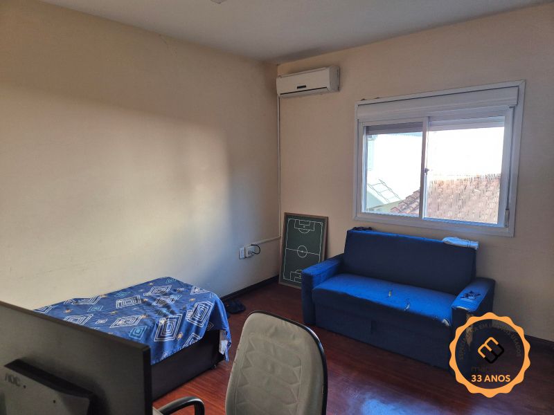 Casa com 4 quartos, 2 banheiros e 288m² à venda no bairro Três Vendas, Pelotas