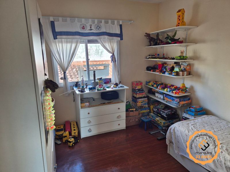 Casa com 4 quartos, 2 banheiros e 288m² à venda no bairro Três Vendas, Pelotas