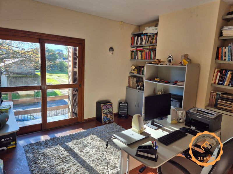 Casa com 4 quartos, 2 banheiros e 288m² à venda no bairro Três Vendas, Pelotas