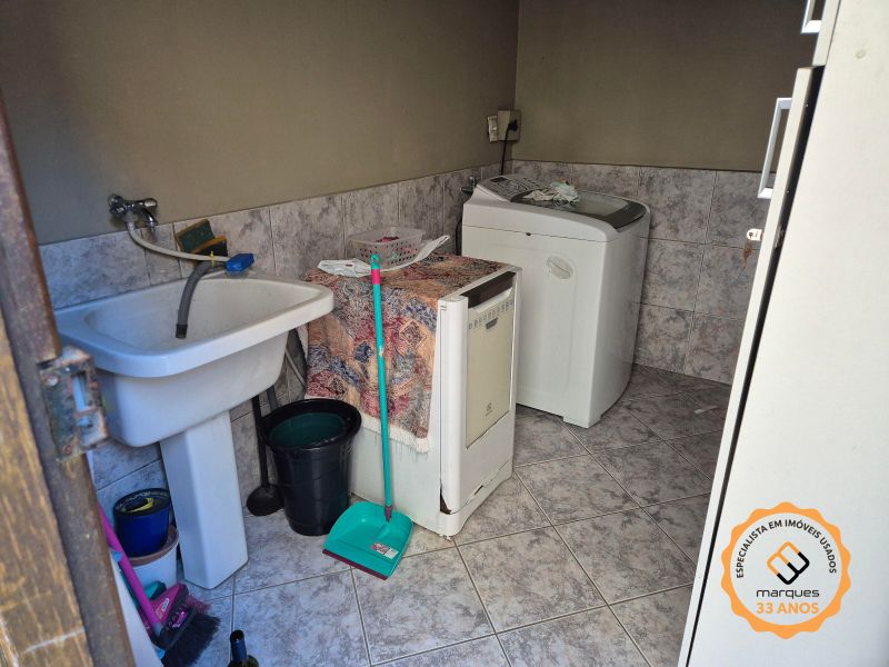 Casa com 4 quartos, 2 banheiros e 288m² à venda no bairro Três Vendas, Pelotas
