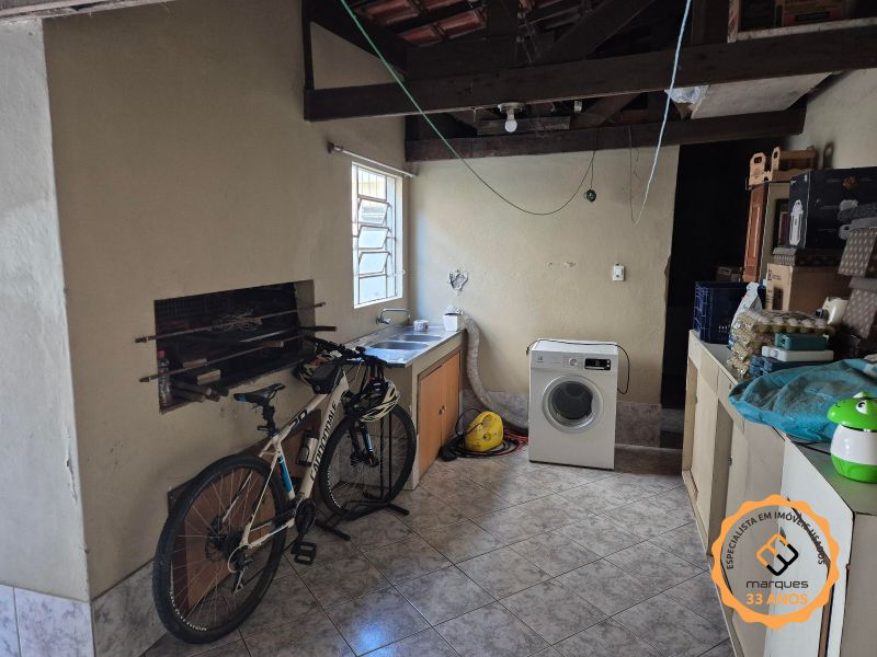 Casa com 4 quartos, 2 banheiros e 288m² à venda no bairro Três Vendas, Pelotas