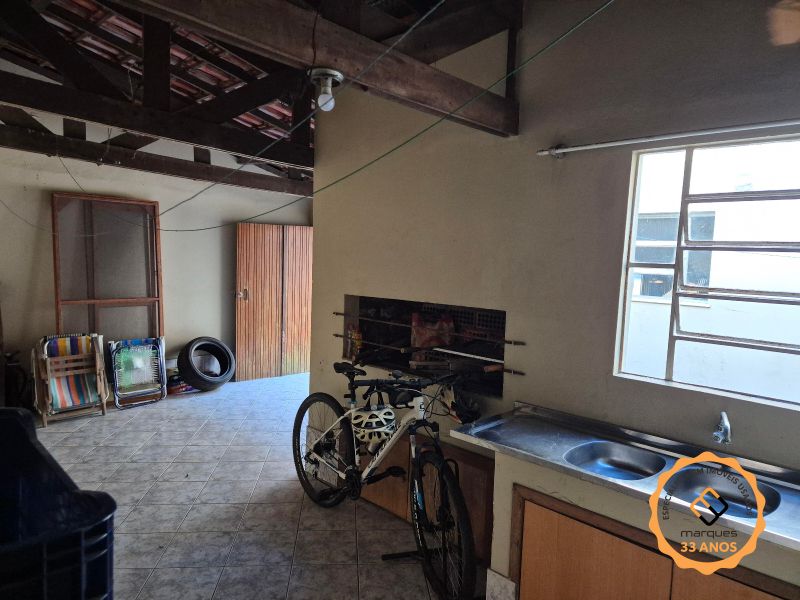 Casa com 4 quartos, 2 banheiros e 288m² à venda no bairro Três Vendas, Pelotas
