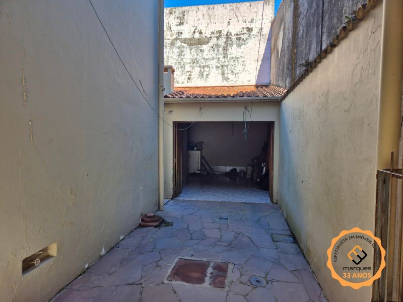 Casa com 4 quartos, 2 banheiros e 288m² à venda no bairro Três Vendas, Pelotas