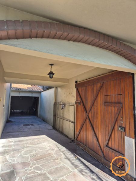 Casa com 4 quartos, 2 banheiros e 288m² à venda no bairro Três Vendas, Pelotas