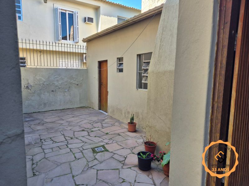 Casa com 4 quartos, 2 banheiros e 288m² à venda no bairro Três Vendas, Pelotas