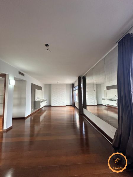 Apartamento com 3 quartos, 3 banheiros e 216m² à venda no bairro Centro, Pelotas