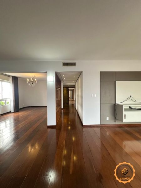 Apartamento com 3 quartos, 3 banheiros e 216m² à venda no bairro Centro, Pelotas