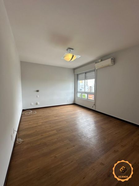 Apartamento com 3 quartos, 3 banheiros e 216m² à venda no bairro Centro, Pelotas