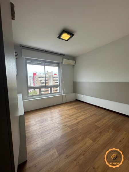 Apartamento com 3 quartos, 3 banheiros e 216m² à venda no bairro Centro, Pelotas