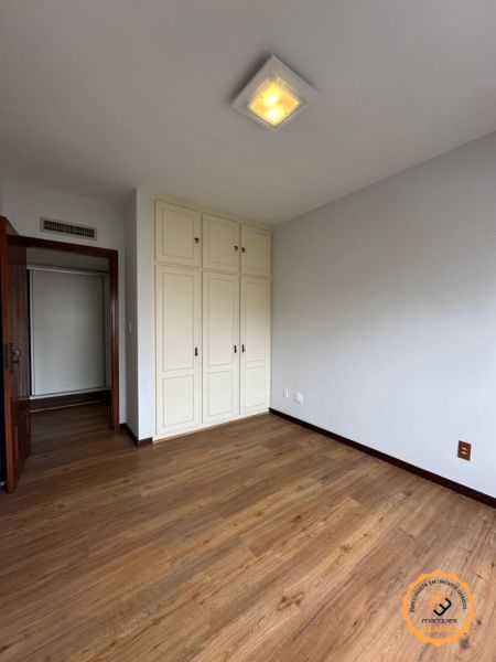 Apartamento com 3 quartos, 3 banheiros e 216m² à venda no bairro Centro, Pelotas