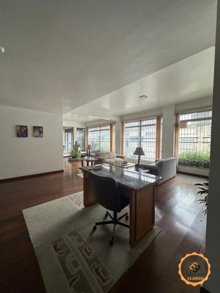 Apartamento com 3 quartos, 3 banheiros e 216m² à venda no bairro Centro, Pelotas