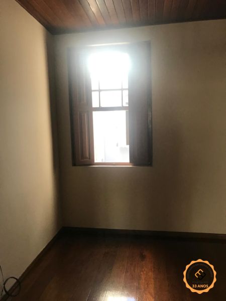 Casa Comercial com 4 quartos, 2 banheiros e 72m² à venda no bairro Centro, Pelotas