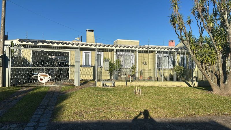 Casa com 4 quartos, 2 banheiros e 161m² à venda no bairro Obelisco, Pelotas