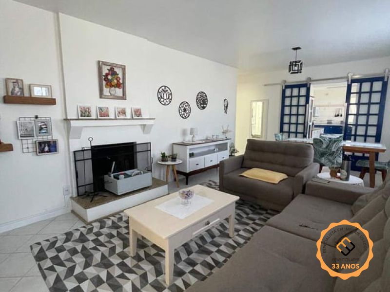 Casa com 4 quartos, 2 banheiros e 161m² à venda no bairro Obelisco, Pelotas