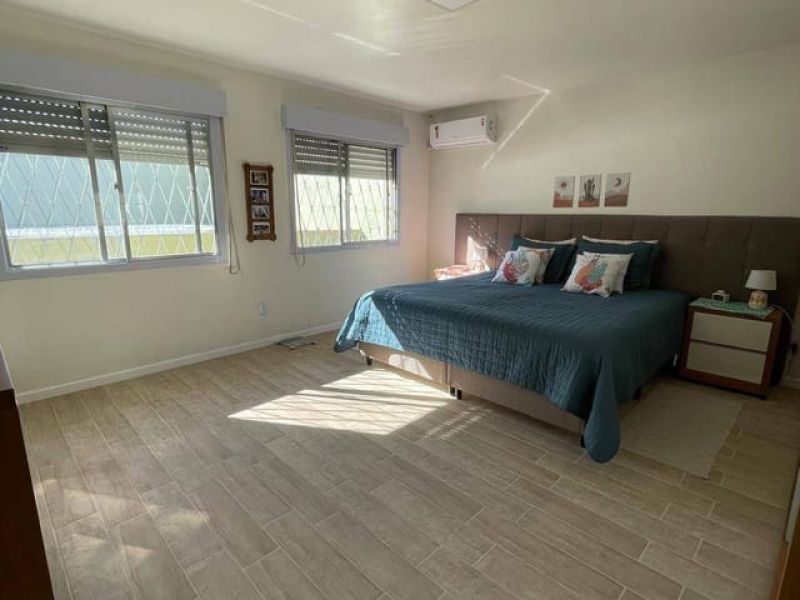 Casa com 4 quartos, 2 banheiros e 161m² à venda no bairro Obelisco, Pelotas