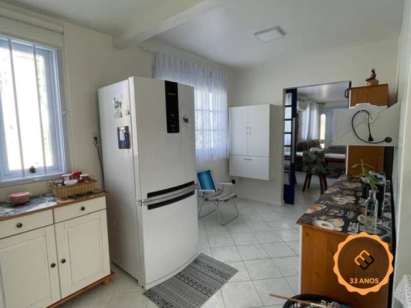 Casa com 4 quartos, 2 banheiros e 161m² à venda no bairro Obelisco, Pelotas