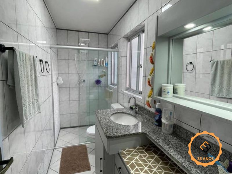 Casa com 4 quartos, 2 banheiros e 161m² à venda no bairro Obelisco, Pelotas