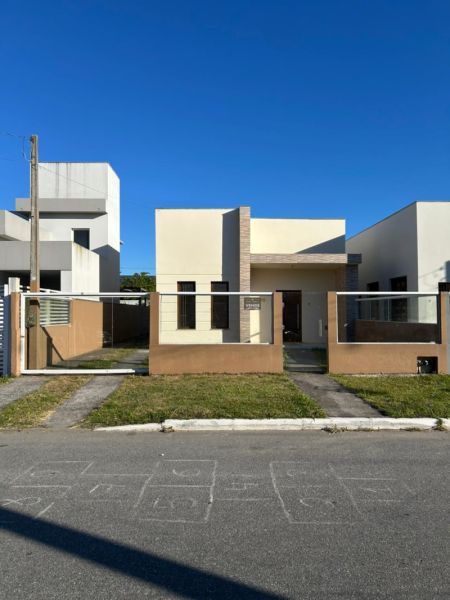 Casa com 2 quartos, 1 banheiro e 76m² à venda no bairro Laranjal, Pelotas