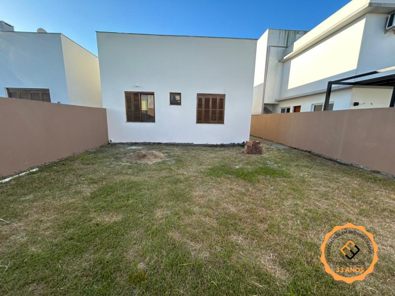 Casa com 2 quartos, 1 banheiro e 76m² à venda no bairro Laranjal, Pelotas