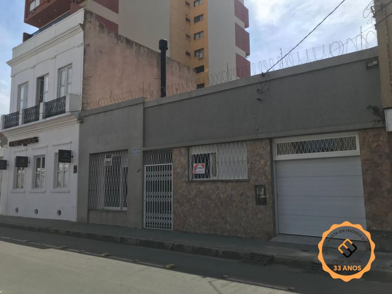 Casa com 3 quartos, 3 banheiros e 225m² à venda no bairro Centro, Pelotas