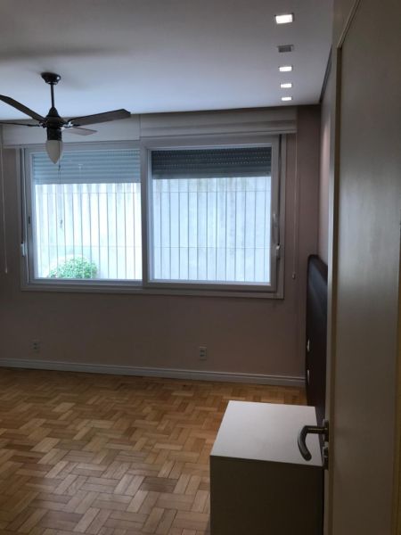 Casa com 3 quartos, 3 banheiros e 225m² à venda no bairro Centro, Pelotas