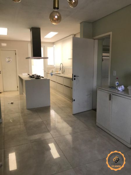 Casa com 3 quartos, 3 banheiros e 225m² à venda no bairro Centro, Pelotas