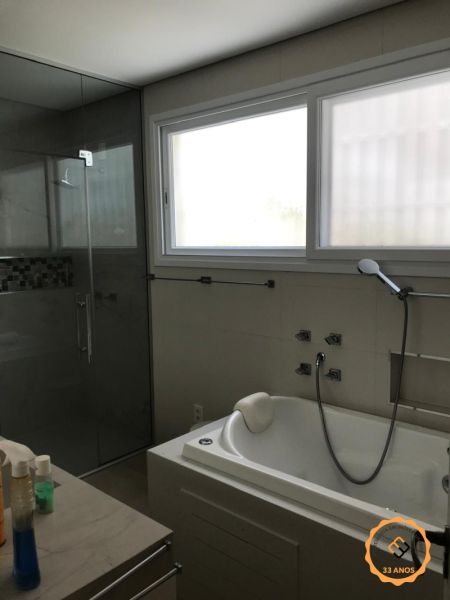 Casa com 3 quartos, 3 banheiros e 225m² à venda no bairro Centro, Pelotas