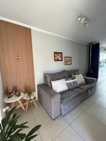Casa com 2 quartos, 1 banheiro e 65m² à venda no bairro Três Vendas, Pelotas