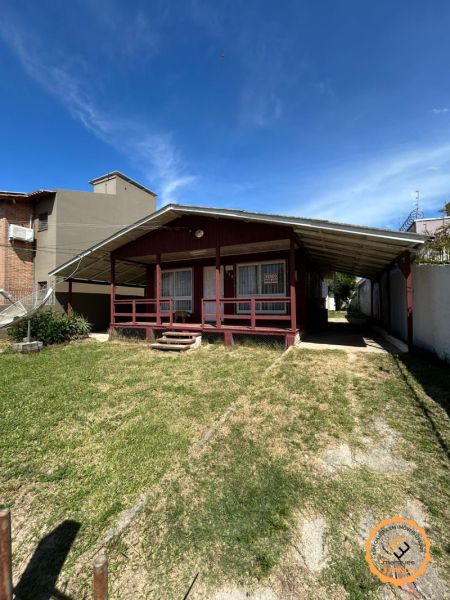 Casa com 3 quartos, 1 banheiro e 184m² à venda no bairro Vila Mariana, Pelotas