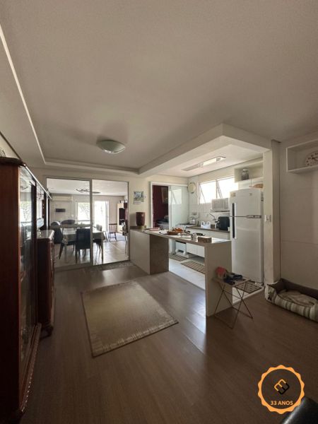 Casa com 3 quartos, 3 banheiros e 110m² à venda no bairro Areal, Pelotas
