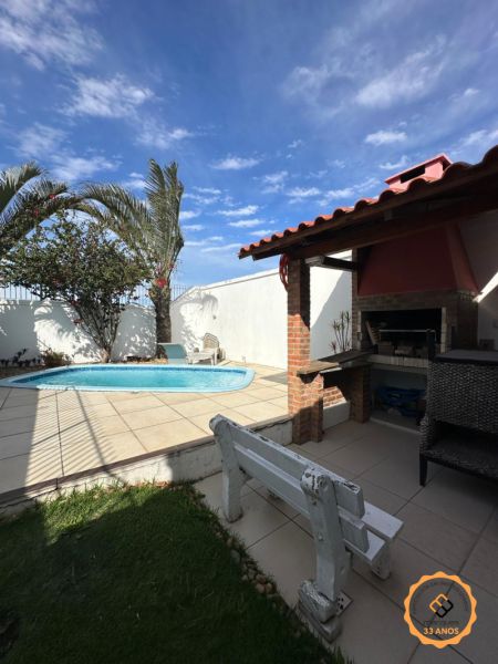 Casa com 3 quartos, 3 banheiros e 110m² à venda no bairro Areal, Pelotas
