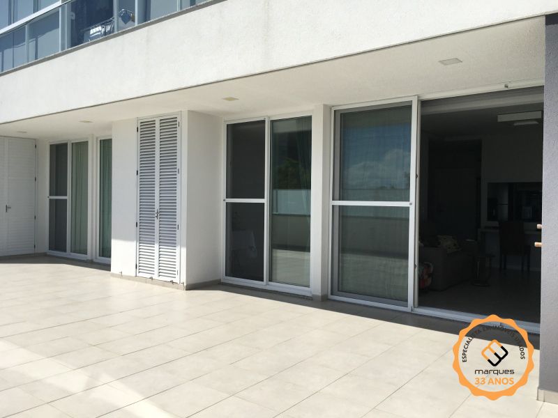 Apartamento com 3 quartos, 2 banheiros e 160m² à venda no bairro Areal, Pelotas