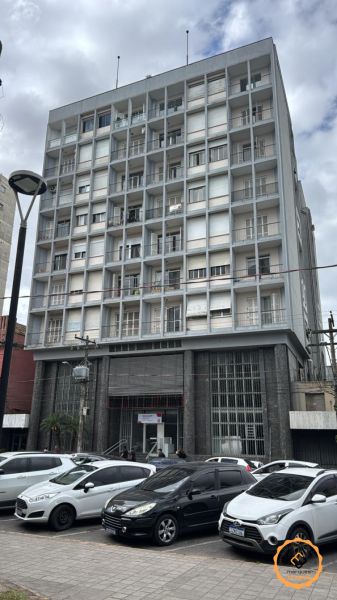 Apartamento com 3 quartos, 2 banheiros e 192m² à venda no bairro Centro, Pelotas