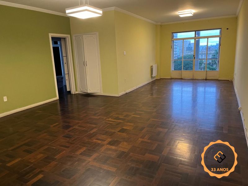Apartamento com 3 quartos, 2 banheiros e 192m² à venda no bairro Centro, Pelotas