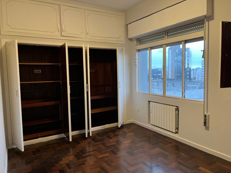 Apartamento com 3 quartos, 2 banheiros e 192m² à venda no bairro Centro, Pelotas