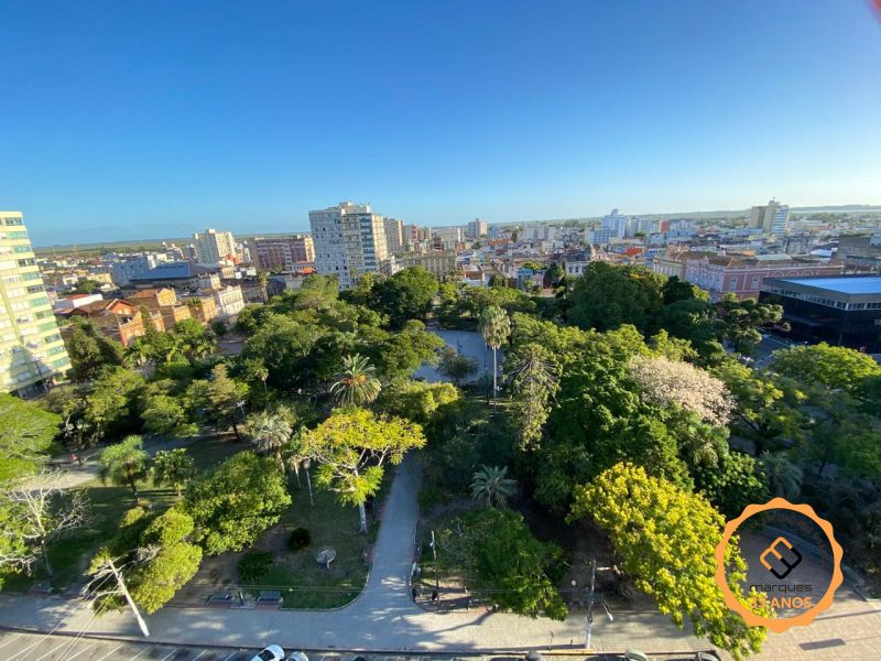 Apartamento com 3 quartos, 2 banheiros e 192m² à venda no bairro Centro, Pelotas