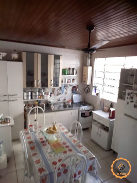 Casa com 2 quartos, 1 banheiro e 140m² à venda no bairro Centro, Pelotas