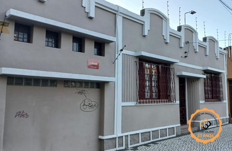 Casa com 5 quartos, 3 banheiros e 216m² à venda no bairro Centro, Pelotas