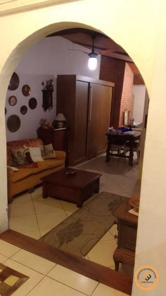 Casa com 5 quartos, 3 banheiros e 216m² à venda no bairro Centro, Pelotas