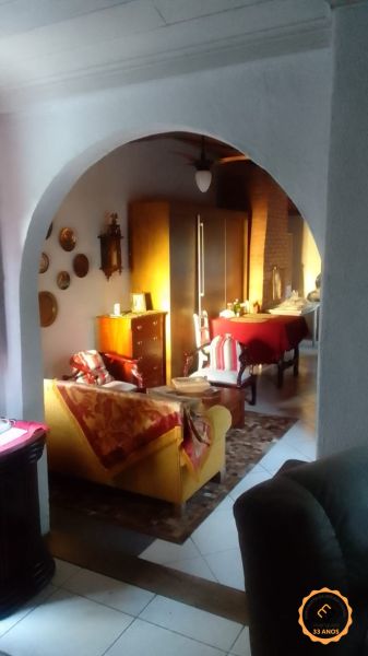 Casa com 5 quartos, 3 banheiros e 216m² à venda no bairro Centro, Pelotas