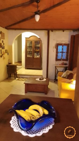 Casa com 5 quartos, 3 banheiros e 216m² à venda no bairro Centro, Pelotas