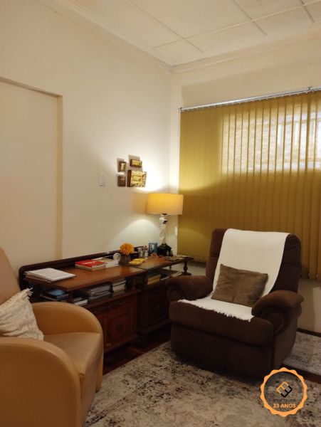 Casa com 5 quartos, 3 banheiros e 216m² à venda no bairro Centro, Pelotas