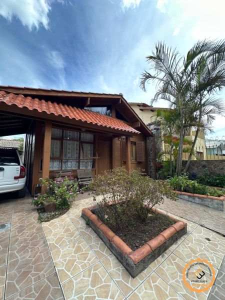 Casa com 1 quarto, 1 banheiro e 94m² à venda no bairro Umuharama, Pelotas